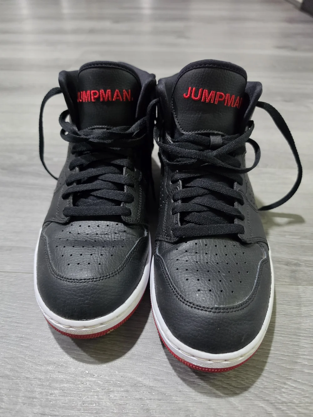 Jordan Men 10.5  Black and Red Mid-Top Sneakers